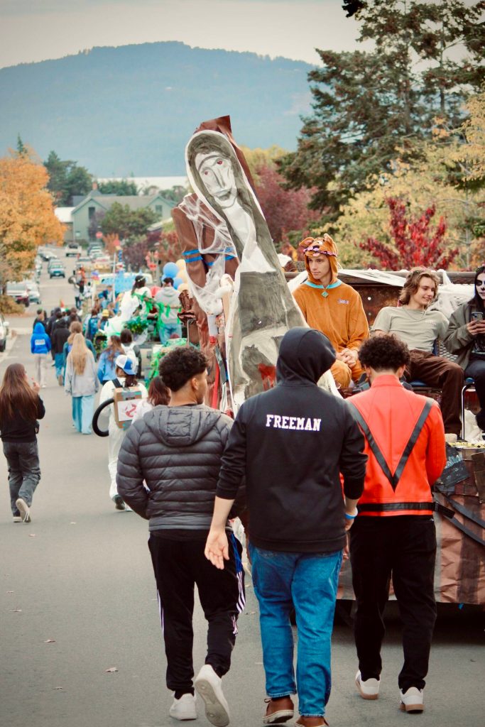 Corey Wiscomb photo.
The floats of Homecoming 2024 fill the streets of Eastsound.