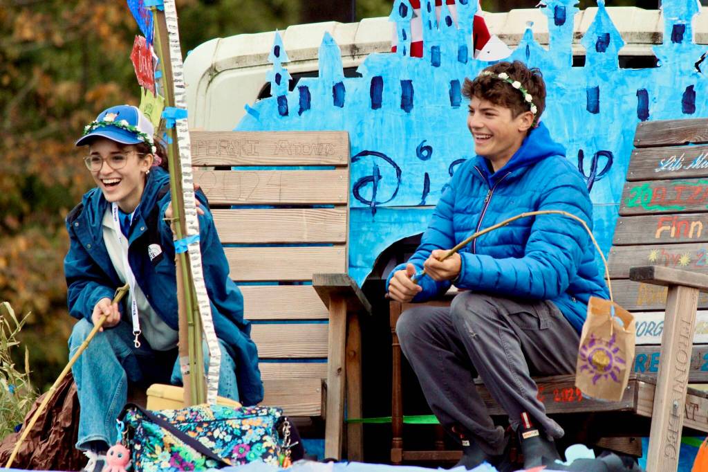 Corey Wiscomb photo.
Sophomore Princess Mira Guzauskas and Prince Orlando Ljubic.