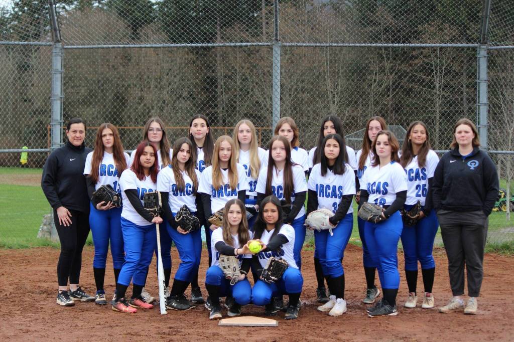 Cienna Richardson photo.
Back row: Assistant Coach Renee Segault, Rhya Segault, Kiley Quill, Emilia Rios, Wren Ontjes, Anna Wachtel, Lucia Rios, Morgan Anderson, Leela Griesemer, Head Coach Lily Rodgers.
Middle row: Lluvia Quintero-Carrion, Isla Sasan, Molly Johnston, Neila Welch, Rose Salas, Cassidy Hill. Front row: Ivy Shaefer, Tina Malaspina.
