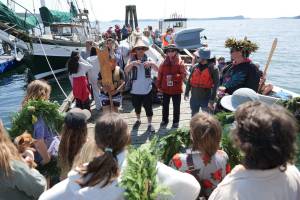 Darrell Kirk photo.
The canoes arriving in Olga, being greeted by Salmonberry students.
