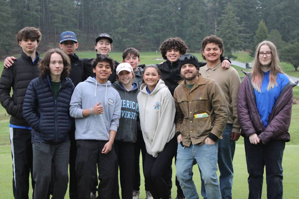 Cienna Richardson photo.
The Vikings golf team. Back row left to right: Hayes Richardson, Levi Ashcraft, Joshua Spinner, Joe Anderson, Kenneth Farani, Tim Malo, Isabel Hall. Front row left to right: Chester Marl, Tori Quintero, Katie Spinogatti, Issy Exton, Head Coach Ryan Kennedy.