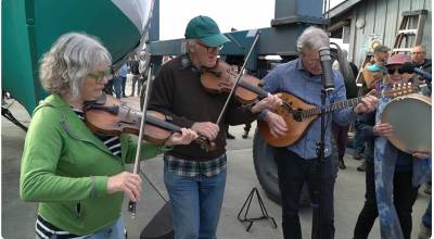 Ken Kortge photo.
Community members celebrated the new boat, Wren.