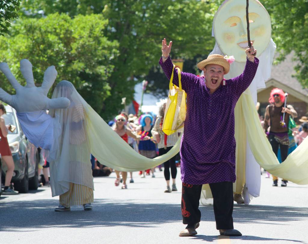 Darrell Kirk photo.
Fable the Clown, one of the clowns on the Aqua Chautauqua, at the 2026 Orcas Island Solstice Parade.